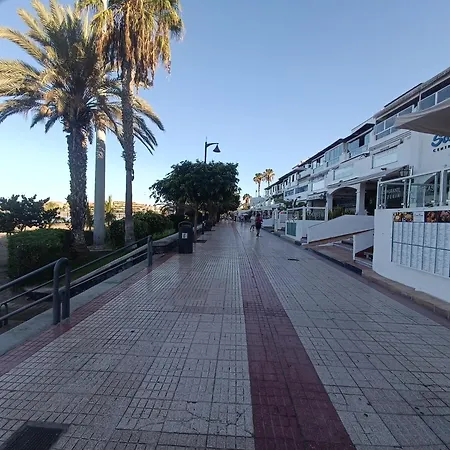 Vistas Beachfront Apartment *